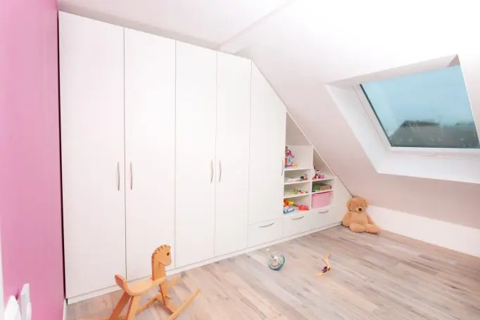 Fertiger Dachschrägenschrank