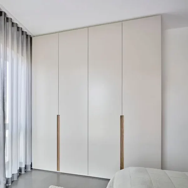 Kleiderschrank