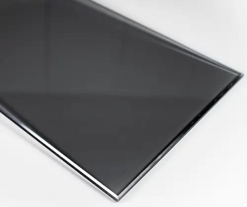 Detailbild schwarzes Glas nach Maß.