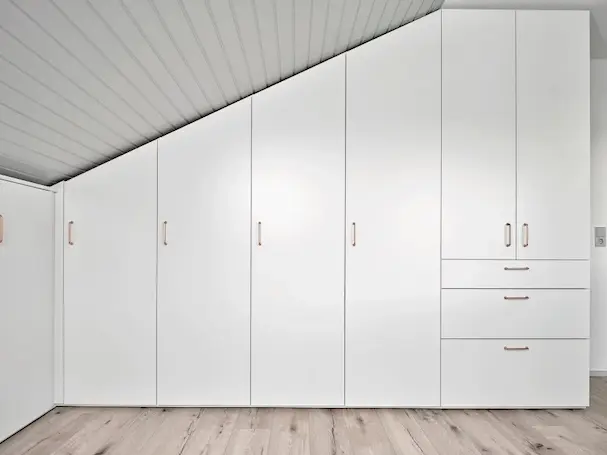 Garderobenschrank