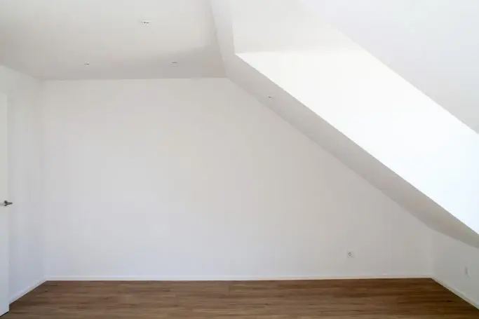 Wand mit Dachschräge vorher