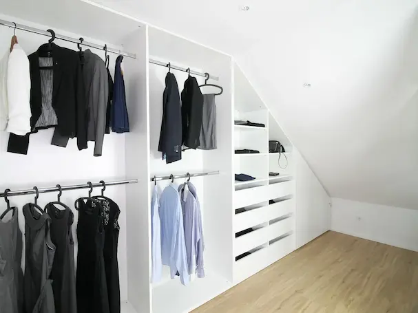 Kleiderschrank