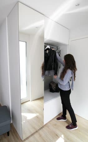 Garderobe mit Spiegeltür in Weiss