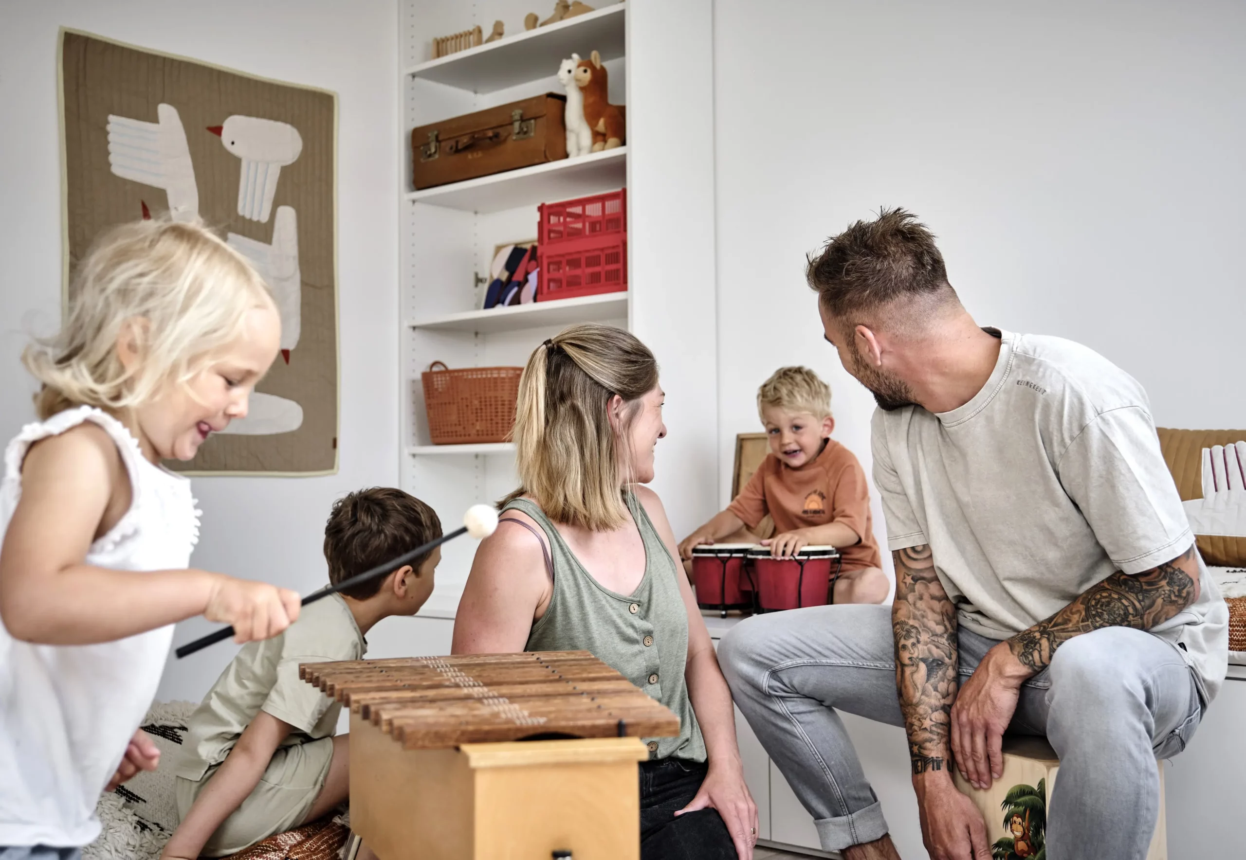 Spielzimmer. Ein Paradies für Kinder. Sideboard und Regallösung.