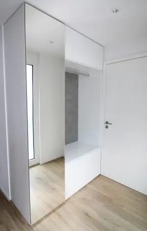 Garderobe mit Spiegeltür