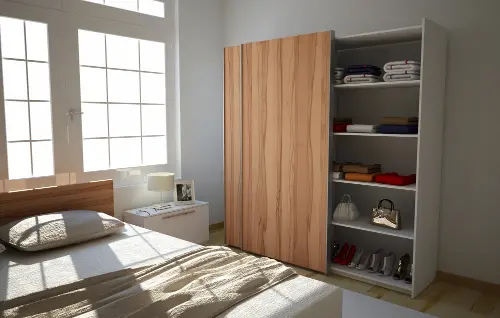 Kleiderschrank mit Schiebetuer im Schlafzimmer mit Holz-Front.