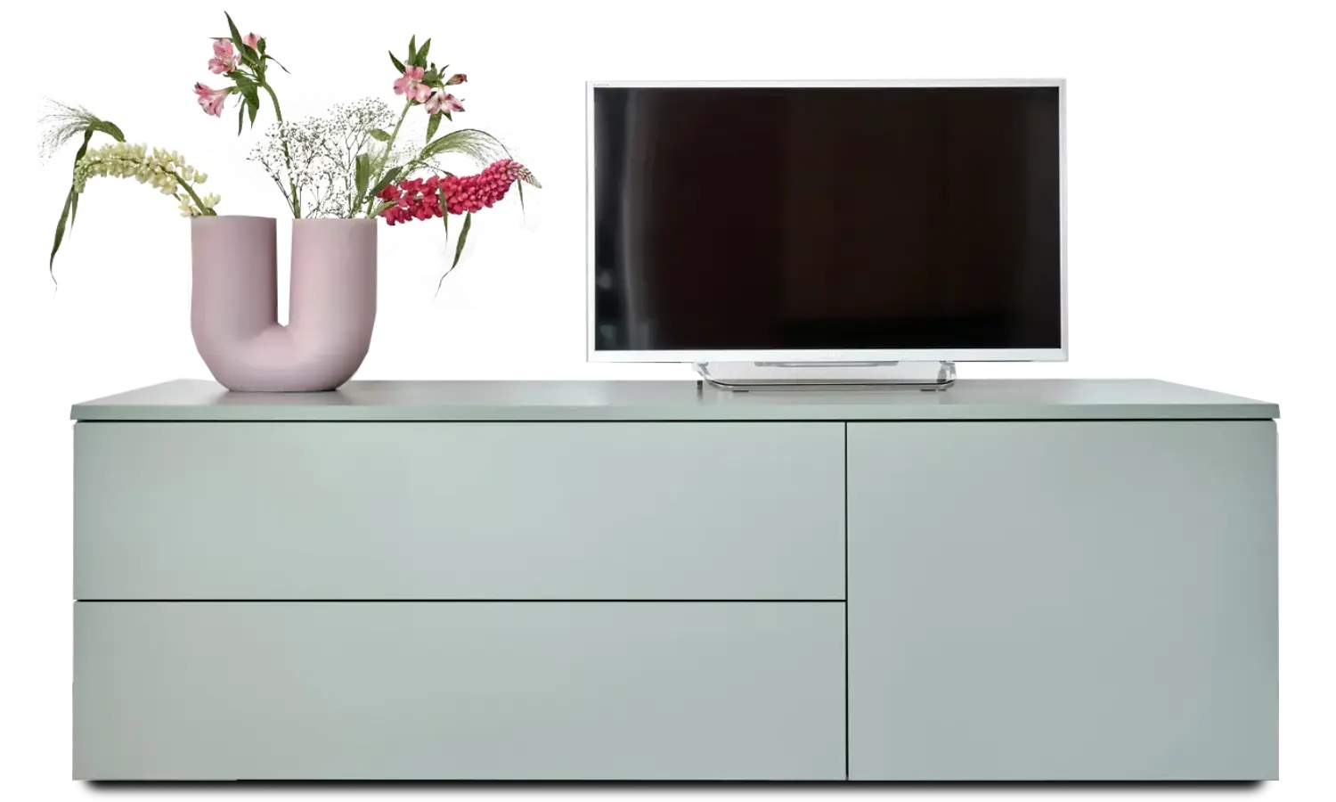 Sideboard nach Maß mit Dekoration und Fernseher
